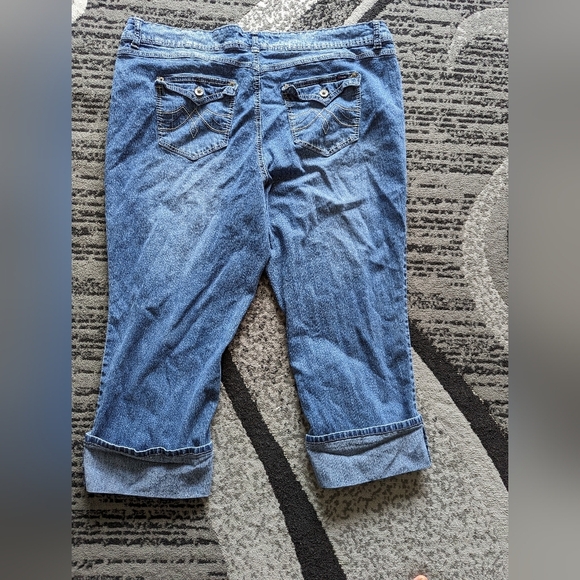 Angels Jean Capris with rolled  up calf area plus Size 24 - Picture 3 of 9